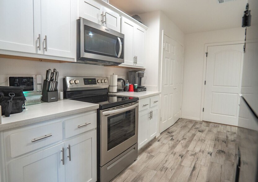 Building Photo - 2231 E 14th St