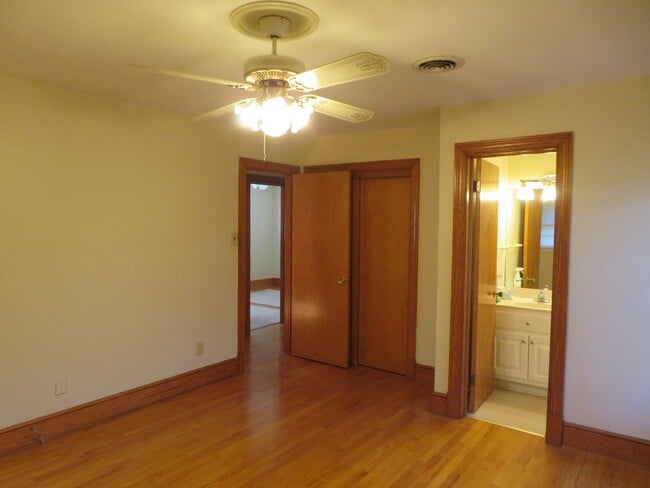 Building Photo - Meadowbrook Estates