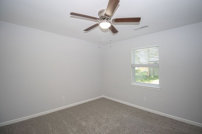 Building Photo - 3 Bed 2 Bath Home in Meadowbrook West Neighborhood