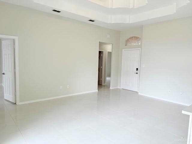 Building Photo - 10 Northgate Ln