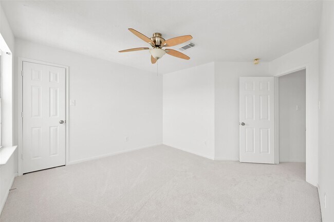 Building Photo - 28807 Hidden Cove Dr