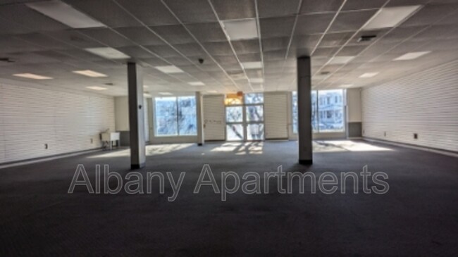 Building Photo - 467 Delaware Ave