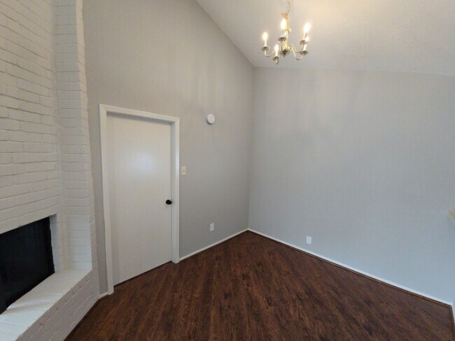 Building Photo - 19415 Southaven Dr