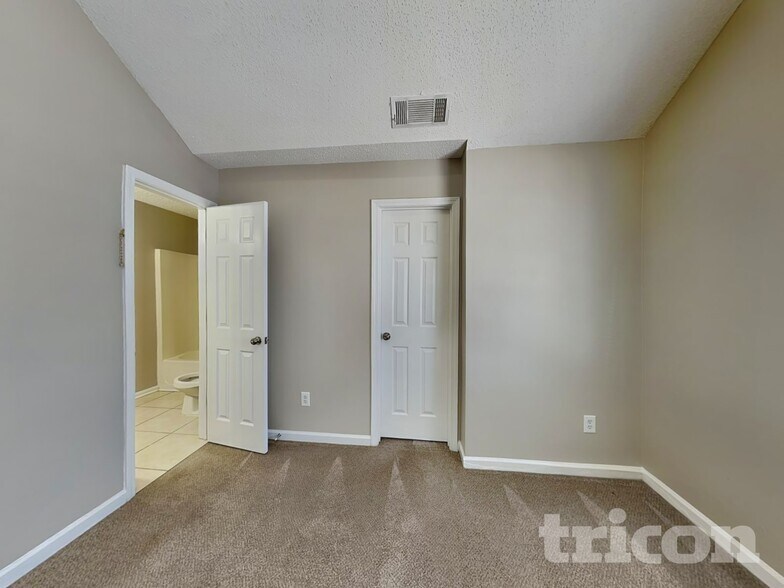 Building Photo - 4265 Reserve Hill Crossing