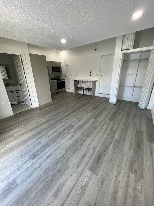 Building Photo - 15030 SW 28th St