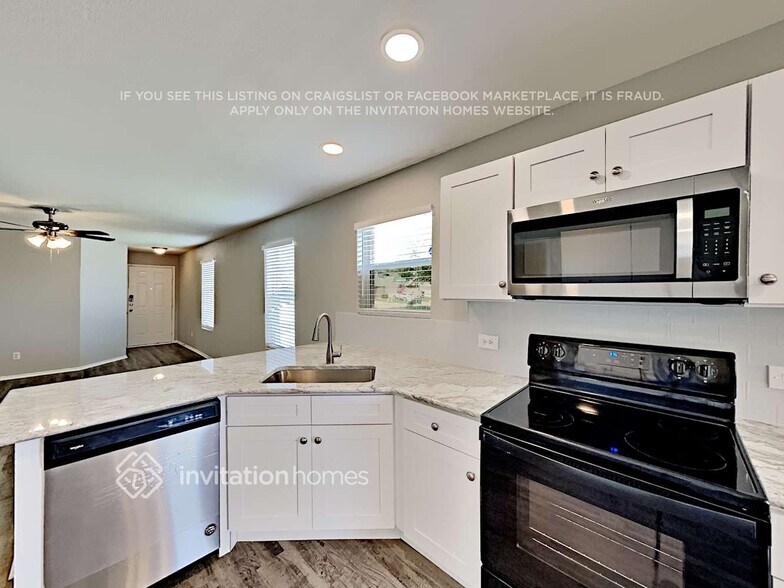Building Photo - 4901 Waterford Dr