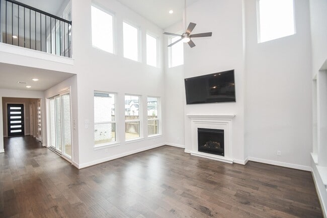 Building Photo - 9242 Dearborn Knoll Dr