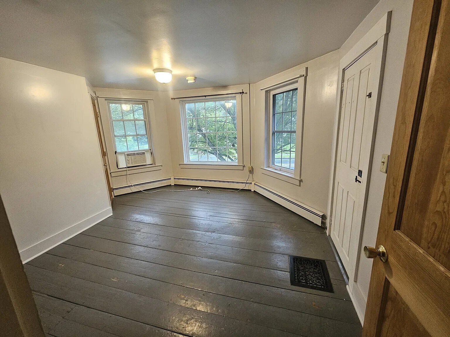Living room -1st level - 6169 Memorial Dr
