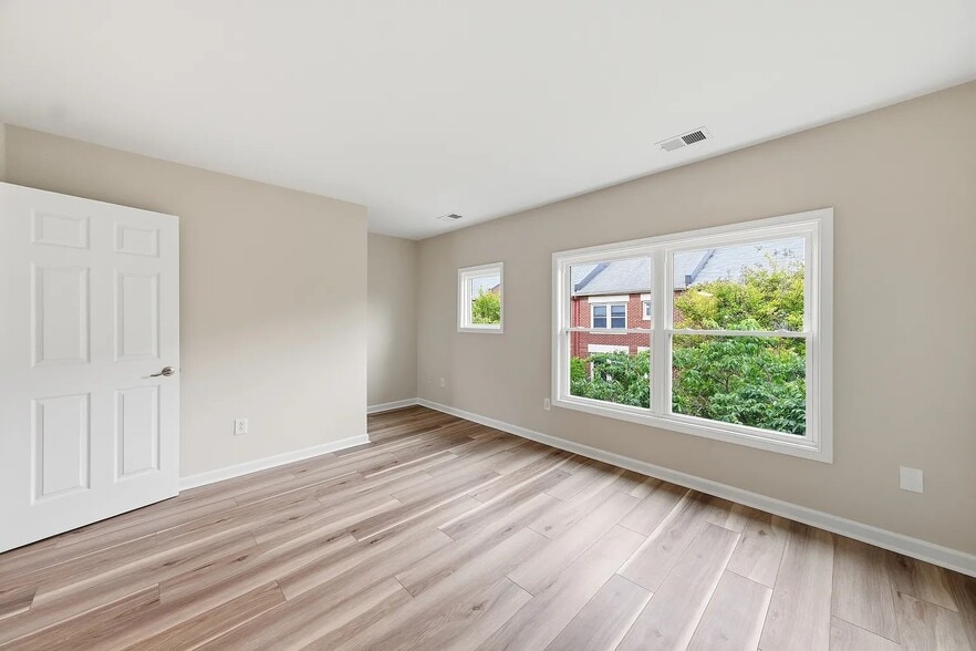 Building Photo - 207 Roundhouse Ct