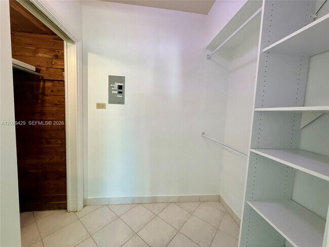 Building Photo - 10178 Collins Ave