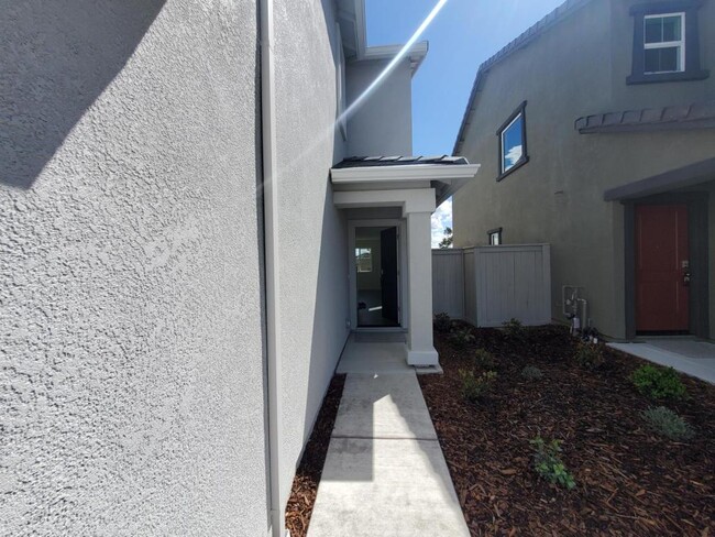 Building Photo - 2057 Shady Tree Cir