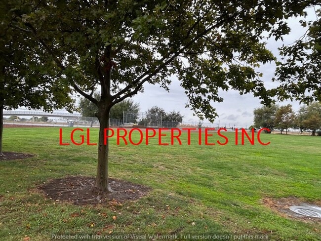Building Photo - 3060 Tice Creek Way