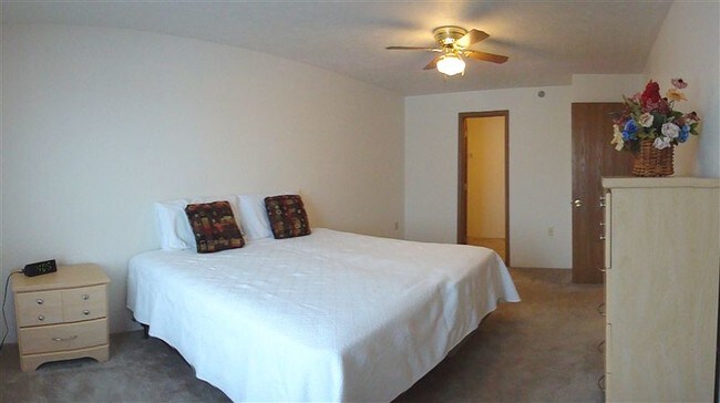 Building Photo - 2 br, 1 bath  - Loomis Estates
