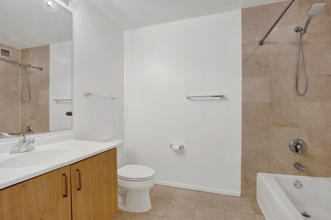 Building Photo - 600 N Kingsbury St