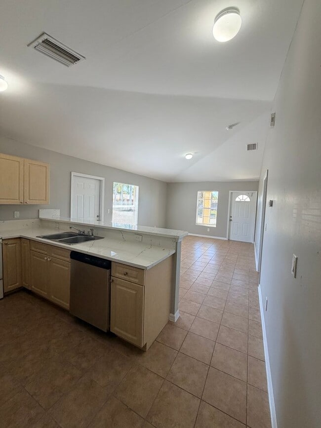 Building Photo - 3 bedrooms and 2 baths! FRESHLY RENOVATED!