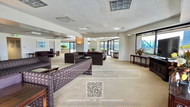 Building Photo - Stunning Large 1 Bedroom Exquisite Wood Fl...