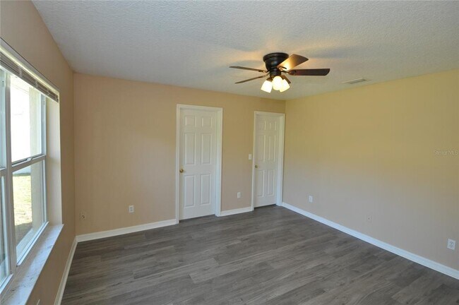 Building Photo - 23 Primrose Ln