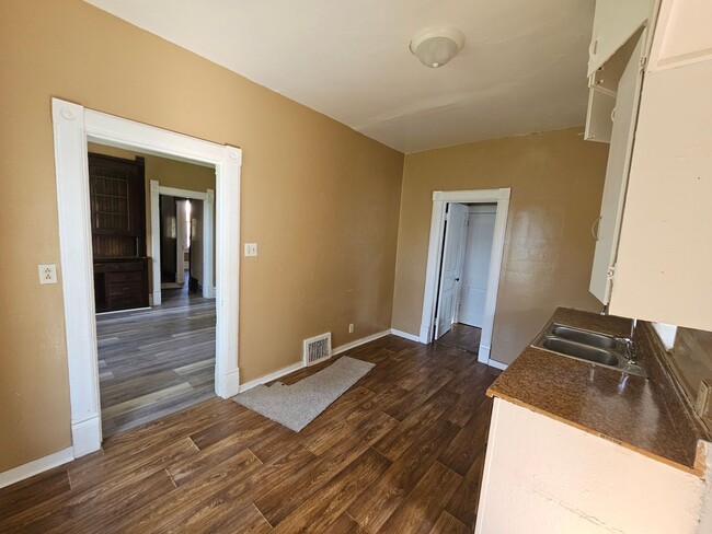 Building Photo - Newly remodeled 4bd/2bth