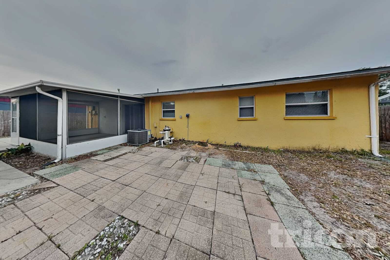 Building Photo - 607 65th Ave W