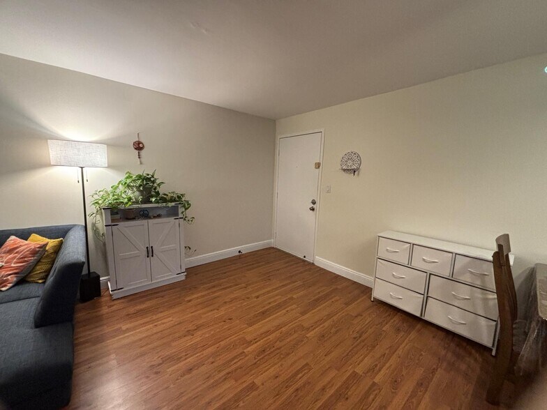 Primary Photo - 210 SW 11th St