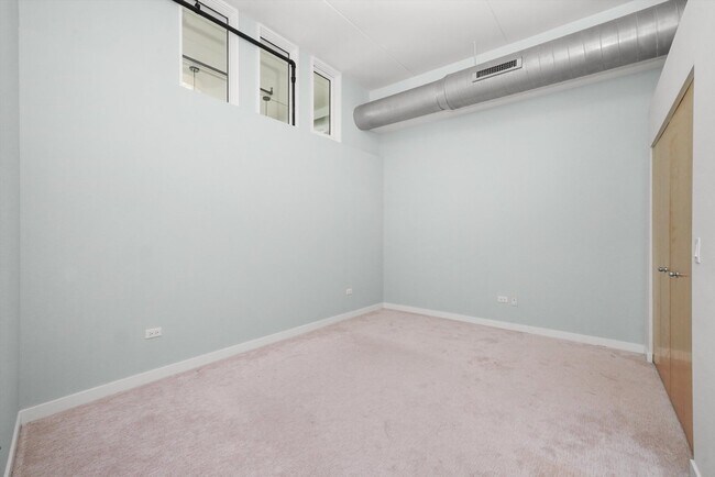 Building Photo - 1224 W Van Buren St