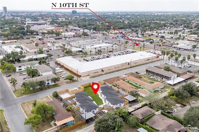 Building Photo - 802 Redwood Ave