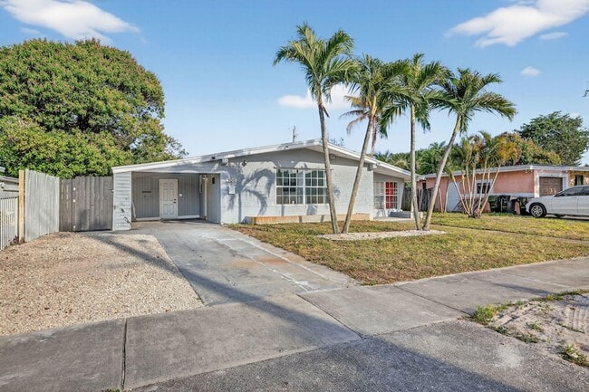 Building Photo - 108 SW 24th Ave