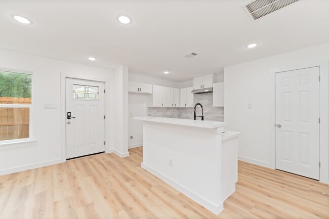 Building Photo - ? Spacious 4BR / 3.5BA Single-Family Home – Move-In Ready! ?