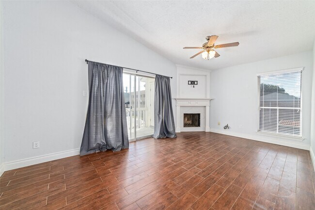 Building Photo - 2300 Augusta Dr