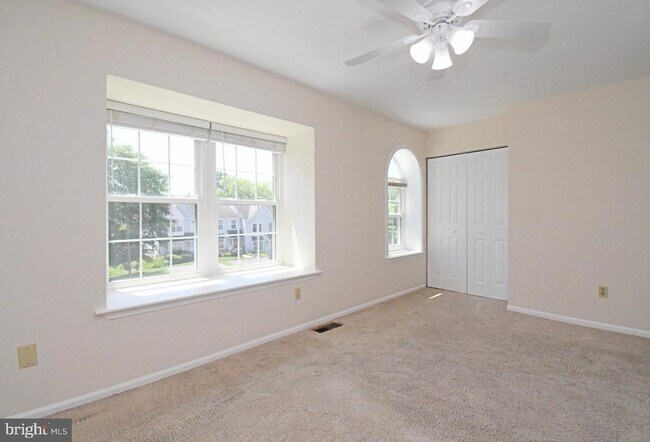 Building Photo - 2489 Hillendale Dr