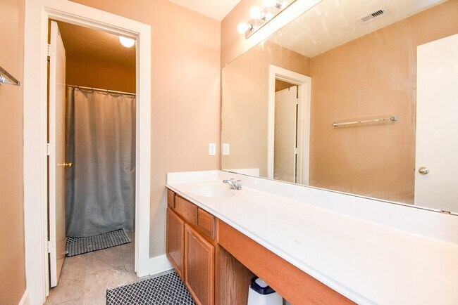 Building Photo - 10735 Cobblecreek Way