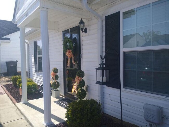 Building Photo - 1811 Lauren Ln