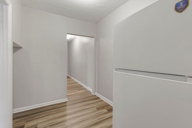 Building Photo - 987 Lilley Ave