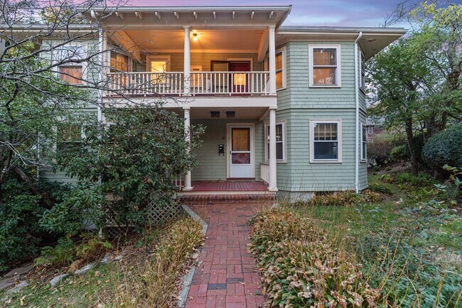 Building Photo - 14 Hood St