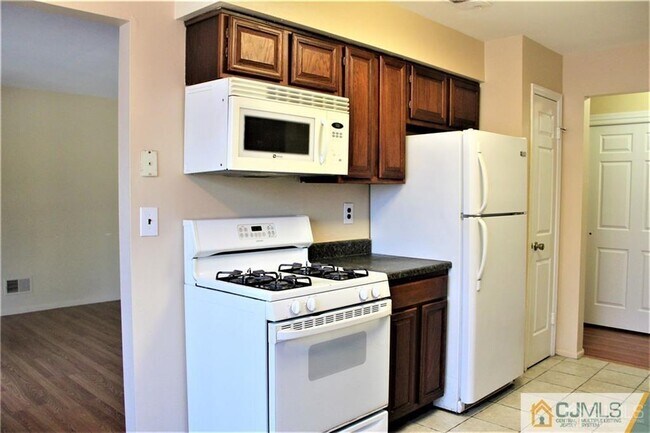Building Photo - 604 Sharon Garden Ct