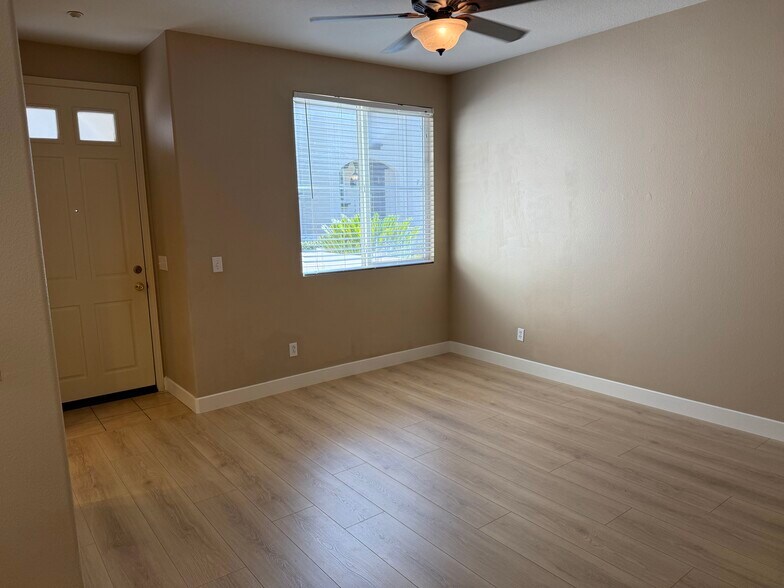 Family / Living Room - 33710 Willow Haven Ln