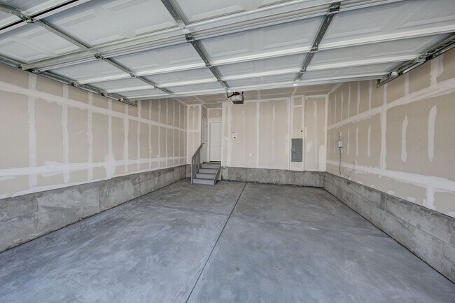 Building Photo - Gorgeous New Build 3 Bed 2 1/2 Bath in Tim...