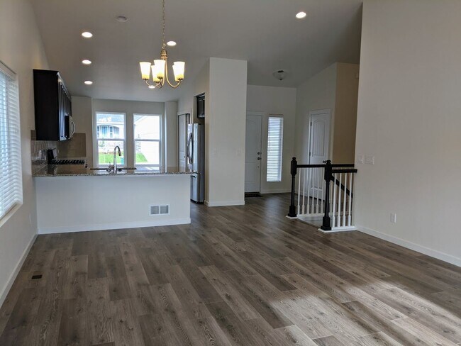 Building Photo - Immaculate 4 Bed 4 Bath Home in School District 20!!!