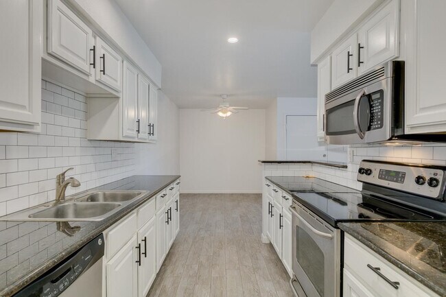 Building Photo - 5995 N 78th St