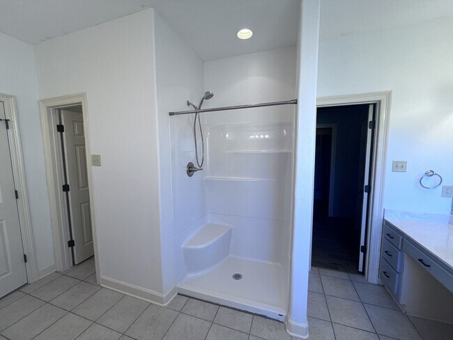 Building Photo - 29 Oak Crest Dr
