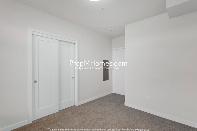 Building Photo - Updated Two Level Condo in the Heart of Do...