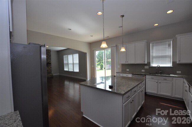Building Photo - 1004 Sterling Dr