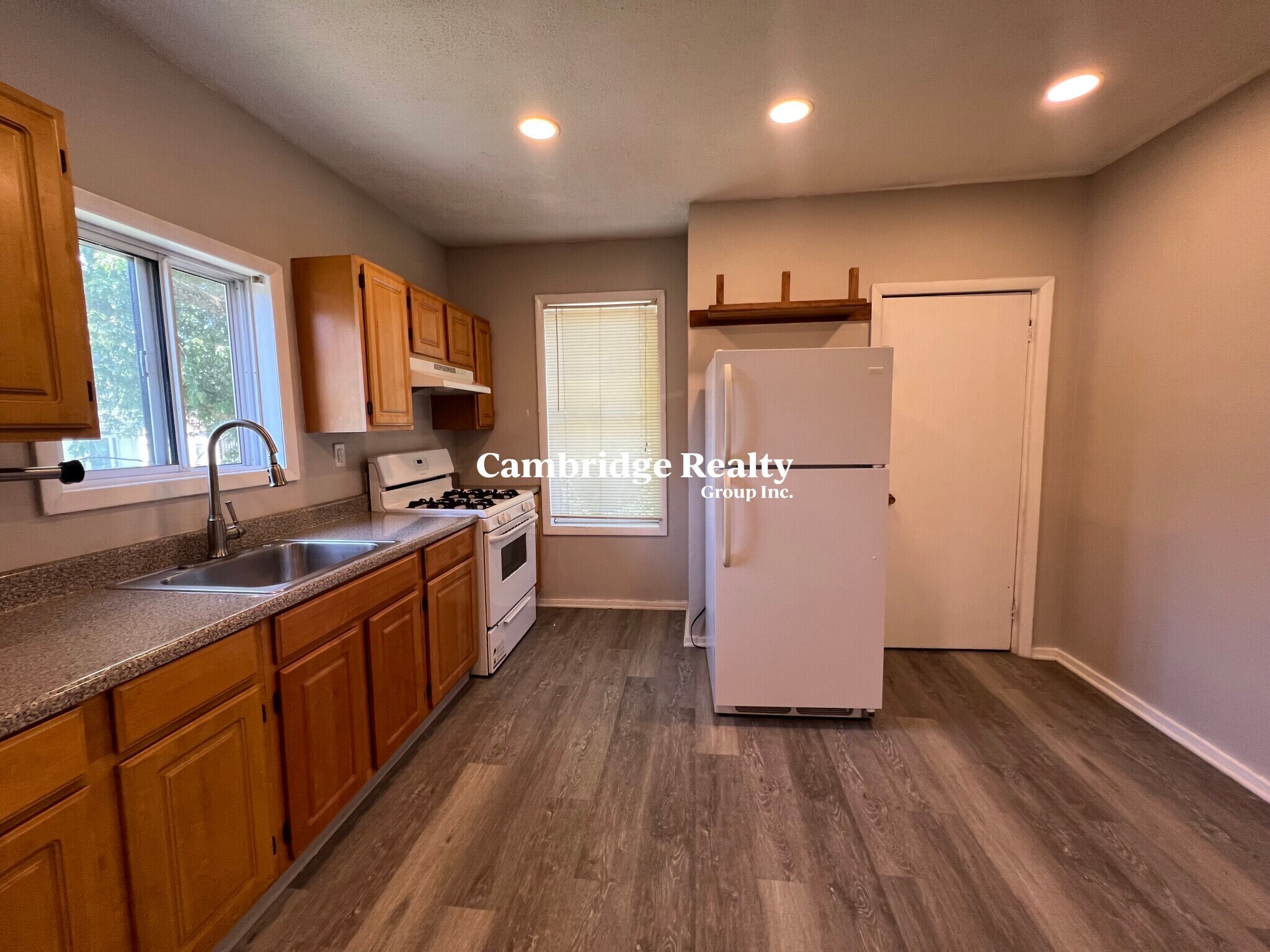 Building Photo - 17 Hudson St