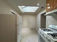 Building Photo - Charming Single Story 2-Bedroom Home in Ma...