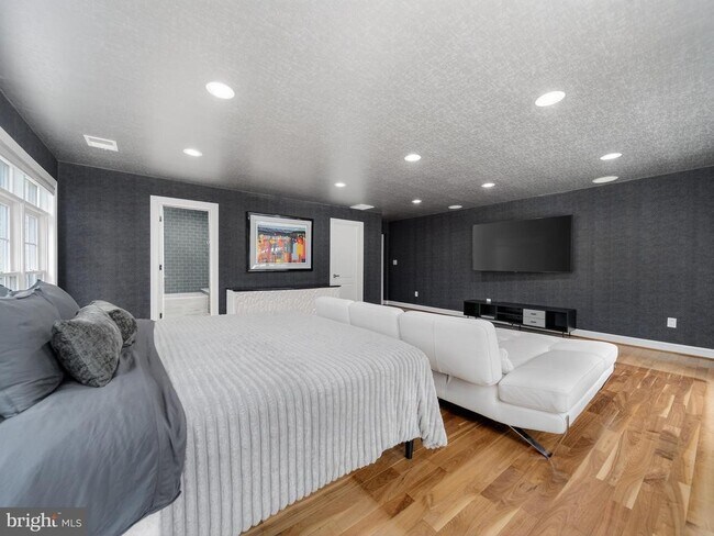 Building Photo - 11701 Winterset Terrace