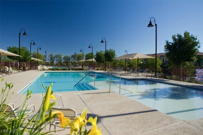 Building Photo - 3242 Trabia Ave