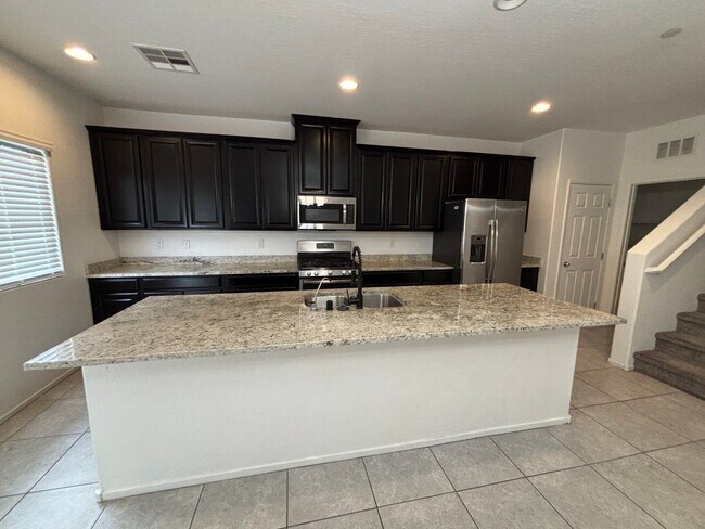 Building Photo - Beautiful Gated 3-Bed, 2.5-Bath Townhome in North Las Vegas!