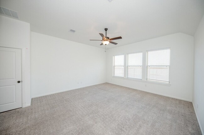 Building Photo - 42514 Summer Crst Rd