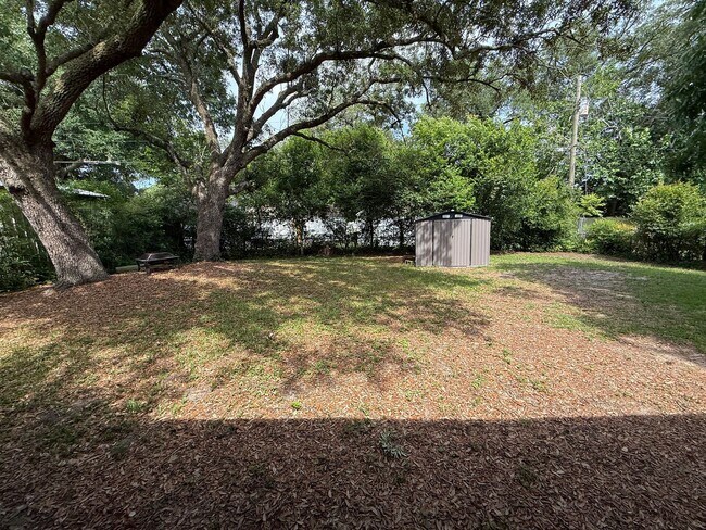 Building Photo - 2 bedroom 1 bath house w/ bonus room off Gulf Beach Hwy!