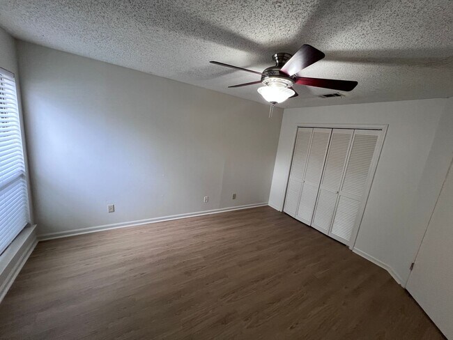 Building Photo - Crossland Downs condo